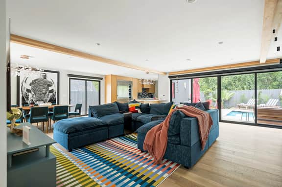 La Buena Vida: Serene Family Retreat with Spa & Outdoor Living