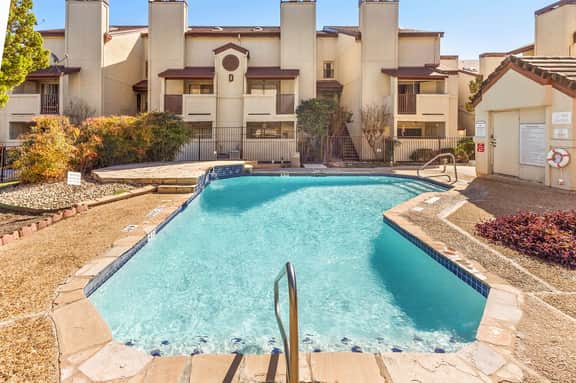 Medical Center 3BR Condo w/ Pool, Desk, Long Stays - Image 4