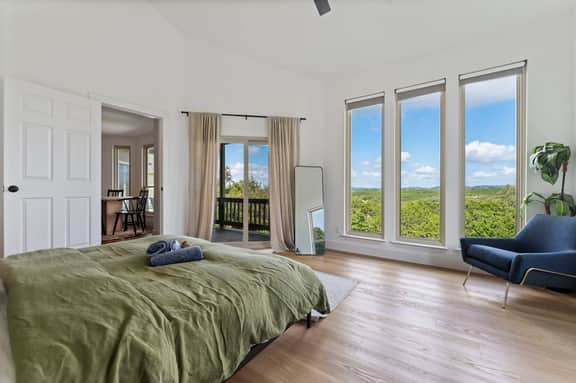 Luxury Hill Country Getaway ~ Sparkling Pool & Jacuzzi - Image 4