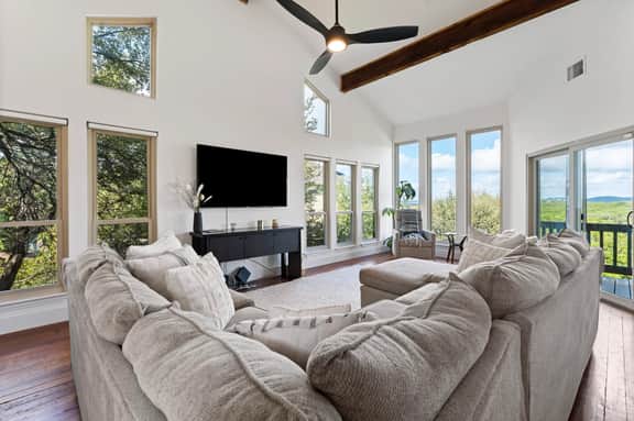 Luxury Hill Country Getaway ~ Sparkling Pool & Jacuzzi - Image 3