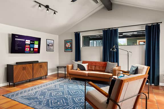 Warm King Wm Getaway | Heated Pool Near Riverwalk - Image 2