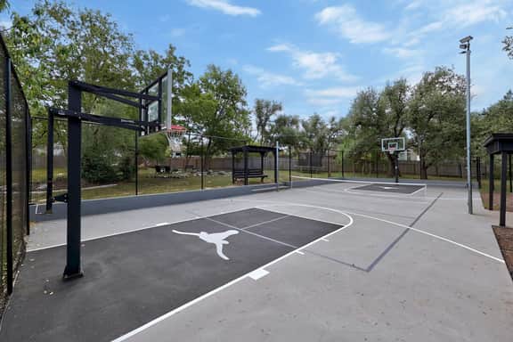 Austin Oasis: Pool, Pickleball, Hot Tub, Sleeps 10 - Image 2