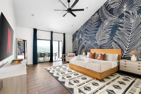 Aqua Retreat - Infinity Pool Overlooking Lake Austin - Image 3