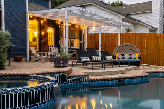Stunning Designer Home ~Jacuzzi~ Safe Neighborhood - Image 3