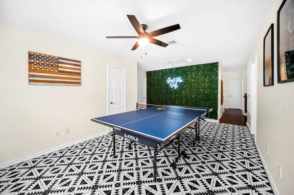 Perfect 4000sqft Retreat ~ 12 Beds! ~ Safe Neighborhood (Austin) - Image 4