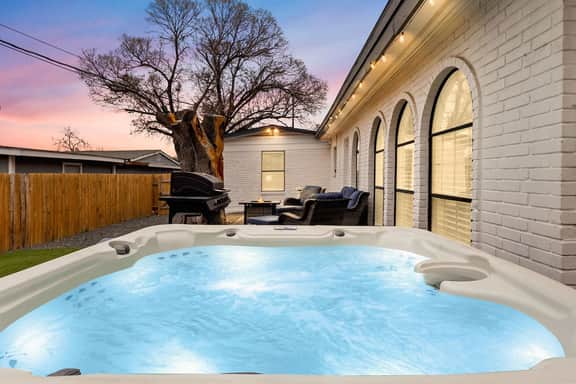 Spacious Family Retreat- Hot Tub, Games & Fire Pit - Image 2
