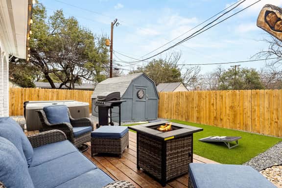 Spacious Family Retreat- Hot Tub, Games & Fire Pit - Image 3