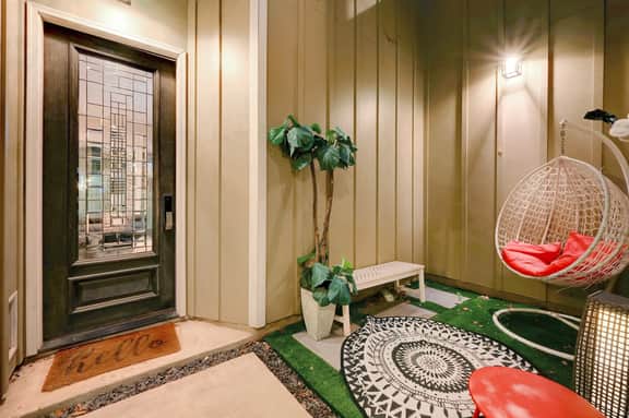 Stunning Home ⭐ Rooftop Deck ⭐ BBQ ⭐ Yard Games (DT San Antonio) - Image 4