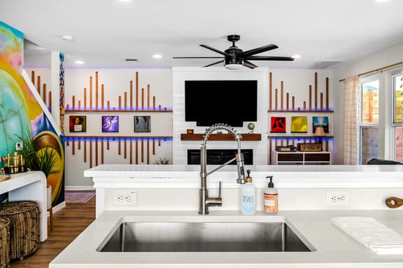 Luxury Pool & Spa Oasis | 5mi to Downtown ATX