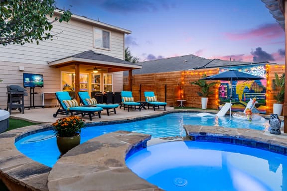 Wanderlust ATX ~Themed Rooms ~ Heated Spa|Luxury Pool - Image 1