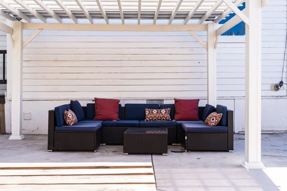 Perfect Backyard ~1 Mile to Riverwalk & DT~ Arcade