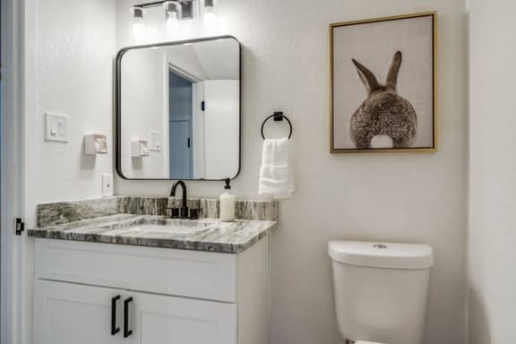 *Free Heated* Pool & Hot Tub, Large Home, King Bed